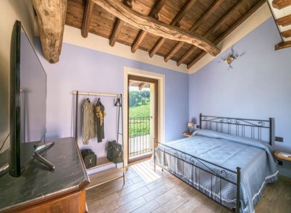 Charming Alessandria Retreat with Queen-sized Bed & Outdoor Pool