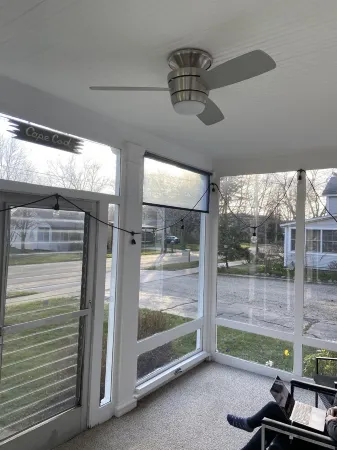 Walking distance from downtown Saugatuck. Отели в г. Сотак