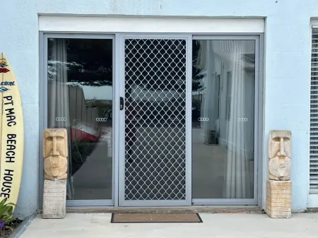 Location the Beach House Studio - Unique Seafront Affordable and Pets Negotiable