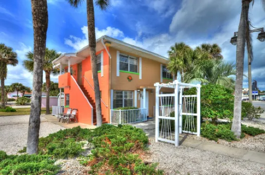 Pet-Friendly, Beach-Themed Tropical Manor 2 Bedrm Apts Across from Daytona Beach