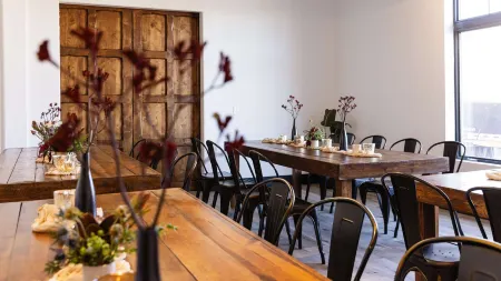 Gas Fireplace and Spacious Modern Luxury - Elegant Oasis Отели рядом с достопримечательностью «Дир-Вэлли»