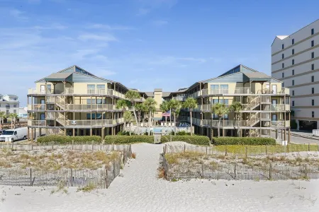 Sandpiper 1C- Stylish, Gulf-side, affordable! Отели рядом с достопримечательностью «W Beach Blvd»