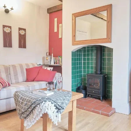Charming cottage by a stream with trails from the doorstep in the peak district