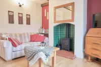 Charming cottage by a stream with trails from the doorstep in the peak district