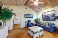 Coastal Port A condo 3 blocks to the beach with 2 pools & enclosed patio with TV Hotel di Port Aransas