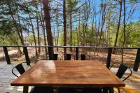 Stunning Haven - Modern Kitchen, Great Room, Spacious Deck Hotels in Friendship Township