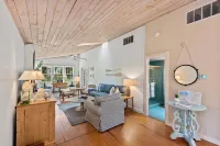 1 Block to Private Beach, Deck, Grill & Firepit