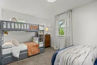 Stylish 3BR Haven, Walk to Bentonville's Best! Hotels in Bentonville