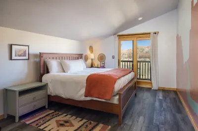 Luxury Cabin with Hot Tub and Outdoor Shower - Charming Retreat