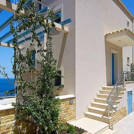 Xenia Residence & Suites