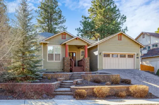 Fenced Yard and Serene Courtyard - Pristine Mountain Oasis
