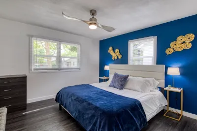 Chic Retreat - Smart TVs, Tennis, Historic Charm