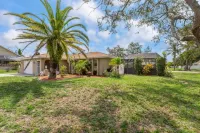 Private Backyard and Screened Lanai - Inviting Tranquil Retreat