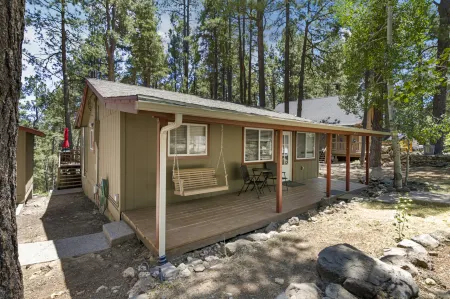 Charming Cabin with Forest Access - Cozy Tranquil Retreat