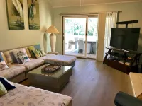 Stunning Golf Views and Modern Kitchen - Charming Cottage Retreat