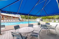 Bridges 25 Hotels in Warren