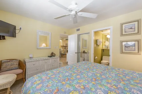 Steps to Heated Pool and Sandy Beaches - Bright Charming Retreat