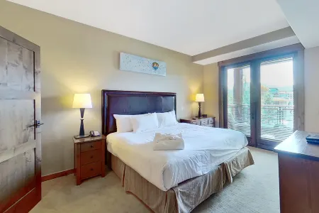 Trailhead Lodge 2104