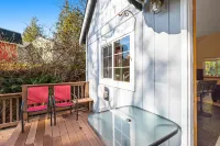 Two-story getaway with a washer/dryer, central AC, & WiFi - dogs welcome