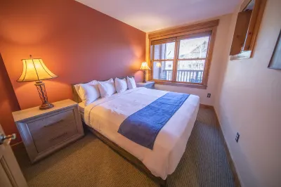 Pool, Hot Tub and Balcony Retreat - Cozy Mountain Haven Hotels in East Keystone