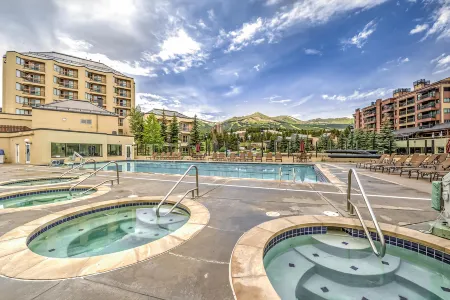 Third Floor Condo with Shared Pool and Hot Tub, WiFi, Gas Fireplace, & Balcony