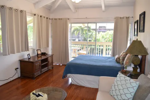 Bright and Spacious Corner Studio Unit with Wrap Around Lanai Hotels in Insel Maui, Hawaii