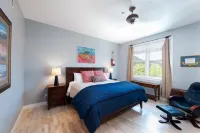 Heart of Downtown with High-End Amenities - Luxury Oasis