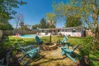 Relax and Unwind by the Fire Pit - Charming Poolside Oasis