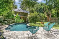 Private Hot Tub and Serene Garden Setting - Inviting Charming Oasis