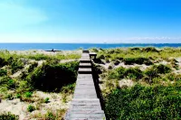 Spectacular Ocean Views and Beach Walkway - Exquisite Coastal Haven