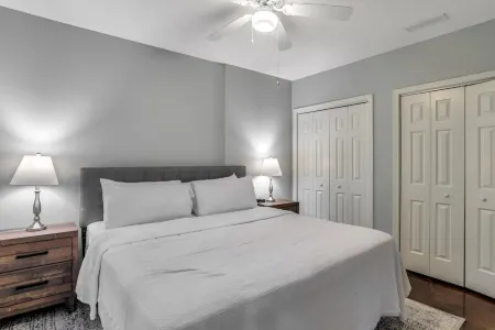 Contemporary Design and Outdoor Space - Inviting Townhome Retreat Отели в г. Ройал Пайнс