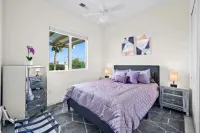 Elegant Oasis with Pool and Putting Green - Luxurious Retreat