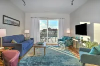 Spacious Sunset View and Secure Access - Inviting Coastal Retreat