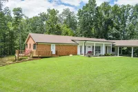 Dream Estate with Pool, Bonfire, Game Room & 100 Acres of Nature