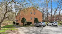 Cozy Retreat - Fully Equipped Kitchen, Plush Amenities Hotels in Manchester