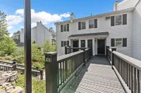 Ski-in/Ski-Out Access and Outdoor Amenities - Stunning Ski Retreat Hotels in Cambridge