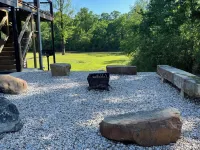 "RIVER TIME" CABIN DIRECTLY ON CADDO RIVER, FLAT YARD Hotels in Glenwood