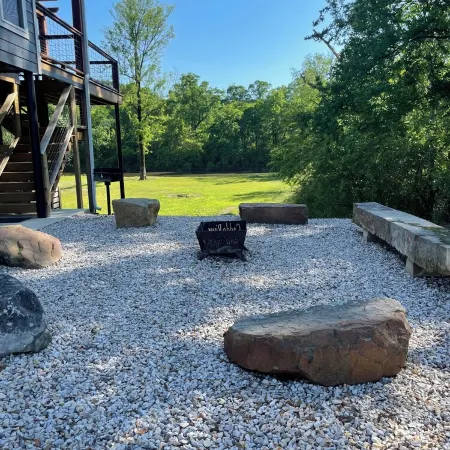 "RIVER TIME" CABIN DIRECTLY ON CADDO RIVER, FLAT YARD