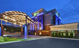 Holiday Inn Express & Suites Geneva Finger Lakes