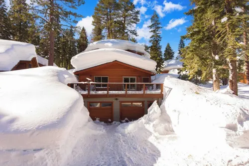 Explorer by AvantStay Close to Slopes Game Room Guest Suite