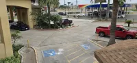 Texas Inn and Suites - Rio Grande Valley - parking