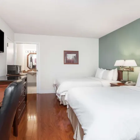 Days Inn & Suites by Wyndham Sunnyvale
