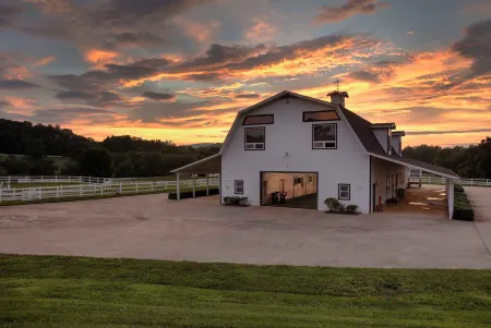 The Horse Shoe Farm Отели в г. Бойд