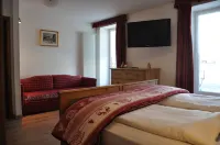 Alpen Family Hotel Someda Hotel di Moena