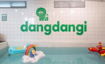 Gapyeong Dangdangi Pet Poolvilla Blue