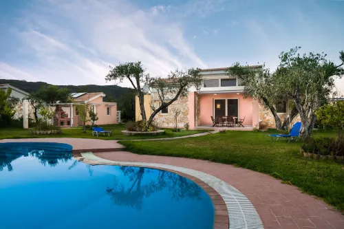Three Stars Luxury Villas - Pools