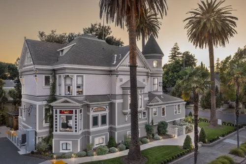 The George - Luxury Boutique Inn