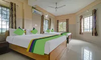 Treebo Green Land Kushalnagar, 300 M from Nisargadhama Forest Hotels in Baichanalli