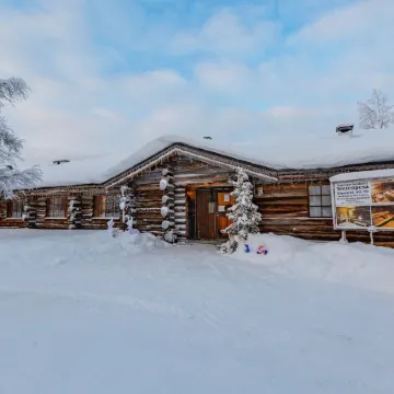 Kuukkeli Log Houses Teerenpesä