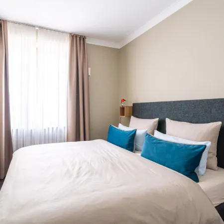 rostock apartment LIVING HOTEL Отели рядом с достопримечательностью «Спортивный и конгресс-центр Stadthalle Rostock»